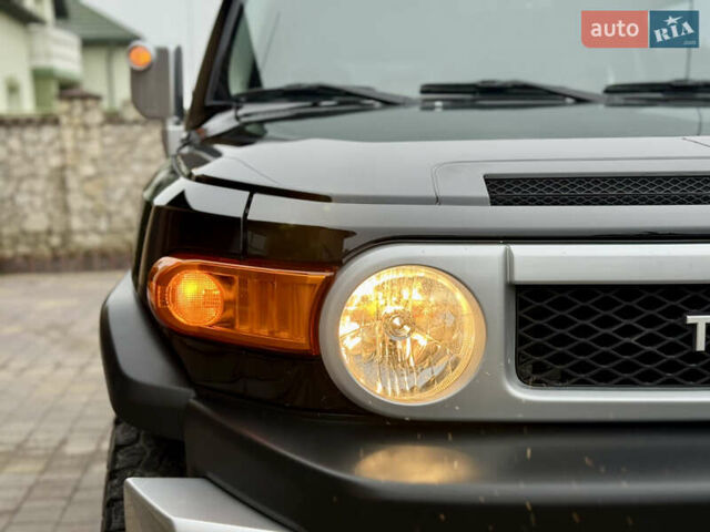 Черный Тойота ФЖ Крузер, объемом двигателя 4 л и пробегом 199 тыс. км за 30239 $, фото 12 на Automoto.ua