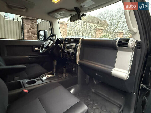 Черный Тойота ФЖ Крузер, объемом двигателя 4 л и пробегом 199 тыс. км за 30239 $, фото 47 на Automoto.ua