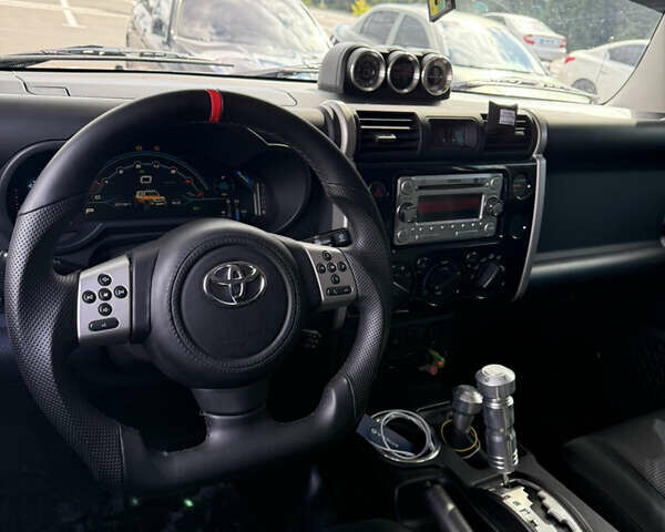 Черный Тойота ФЖ Крузер, объемом двигателя 4 л и пробегом 57 тыс. км за 41500 $, фото 7 на Automoto.ua