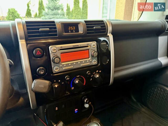Черный Тойота ФЖ Крузер, объемом двигателя 4 л и пробегом 199 тыс. км за 30239 $, фото 25 на Automoto.ua