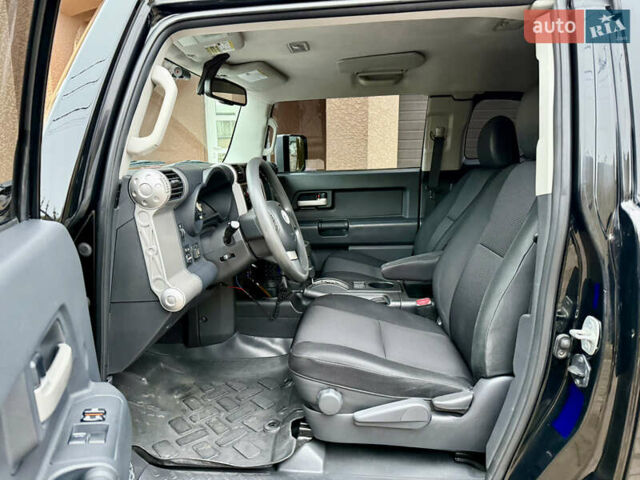 Черный Тойота ФЖ Крузер, объемом двигателя 4 л и пробегом 199 тыс. км за 30239 $, фото 18 на Automoto.ua