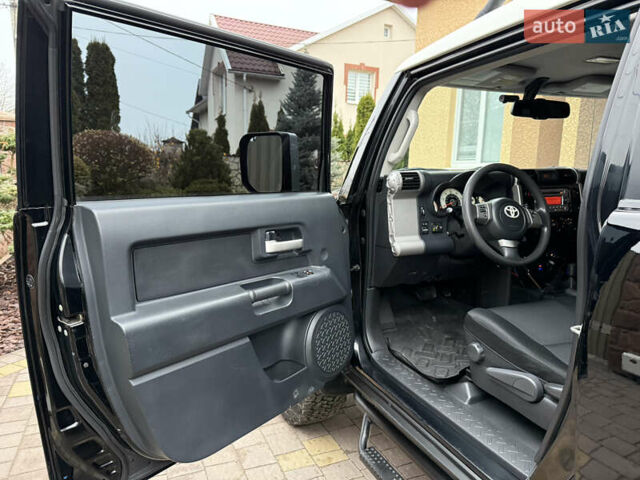 Черный Тойота ФЖ Крузер, объемом двигателя 4 л и пробегом 199 тыс. км за 30239 $, фото 15 на Automoto.ua
