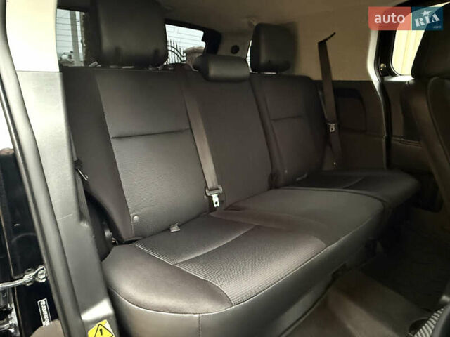 Черный Тойота ФЖ Крузер, объемом двигателя 4 л и пробегом 199 тыс. км за 30239 $, фото 46 на Automoto.ua