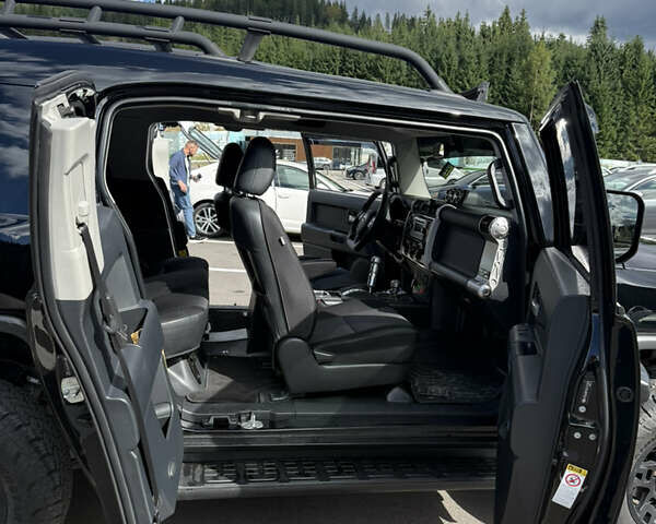 Черный Тойота ФЖ Крузер, объемом двигателя 4 л и пробегом 57 тыс. км за 41500 $, фото 9 на Automoto.ua