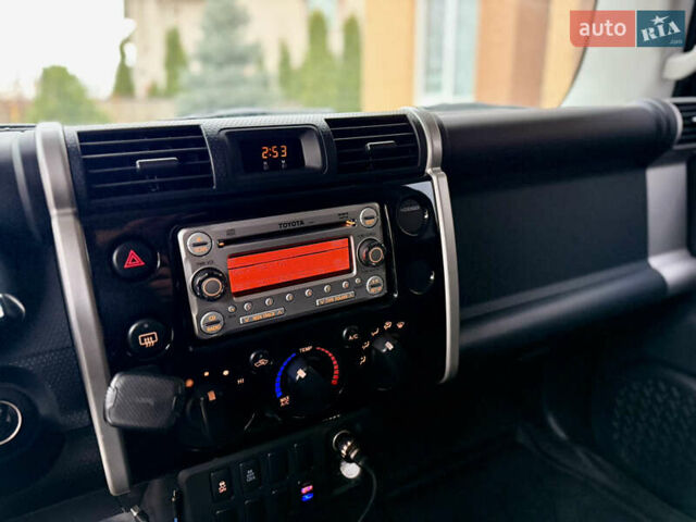 Черный Тойота ФЖ Крузер, объемом двигателя 4 л и пробегом 199 тыс. км за 30239 $, фото 24 на Automoto.ua
