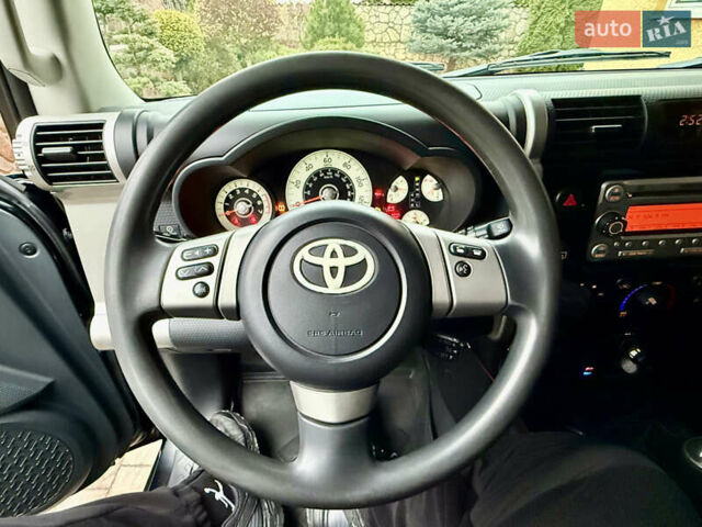 Черный Тойота ФЖ Крузер, объемом двигателя 4 л и пробегом 199 тыс. км за 30239 $, фото 27 на Automoto.ua