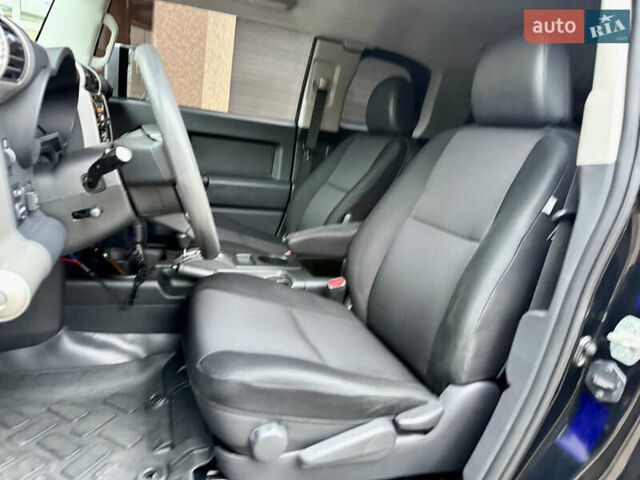 Черный Тойота ФЖ Крузер, объемом двигателя 4 л и пробегом 199 тыс. км за 30239 $, фото 19 на Automoto.ua