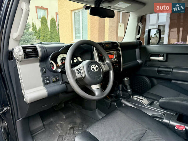 Черный Тойота ФЖ Крузер, объемом двигателя 4 л и пробегом 199 тыс. км за 30239 $, фото 22 на Automoto.ua