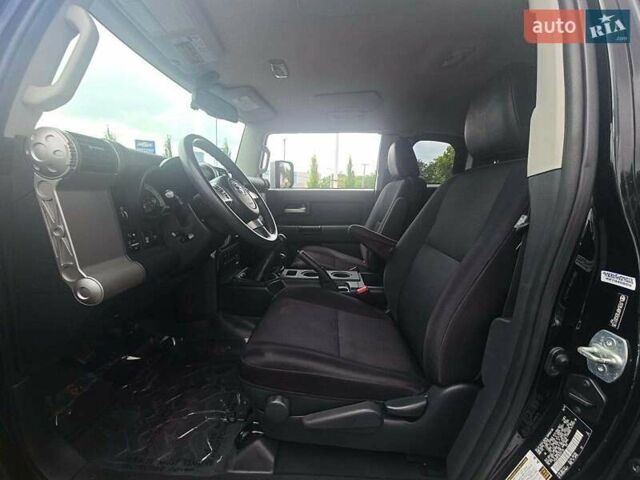 Черный Тойота ФЖ Крузер, объемом двигателя 4 л и пробегом 177 тыс. км за 16000 $, фото 4 на Automoto.ua