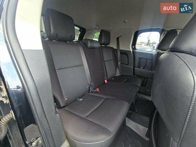 Черный Тойота ФЖ Крузер, объемом двигателя 4 л и пробегом 177 тыс. км за 16000 $, фото 9 на Automoto.ua