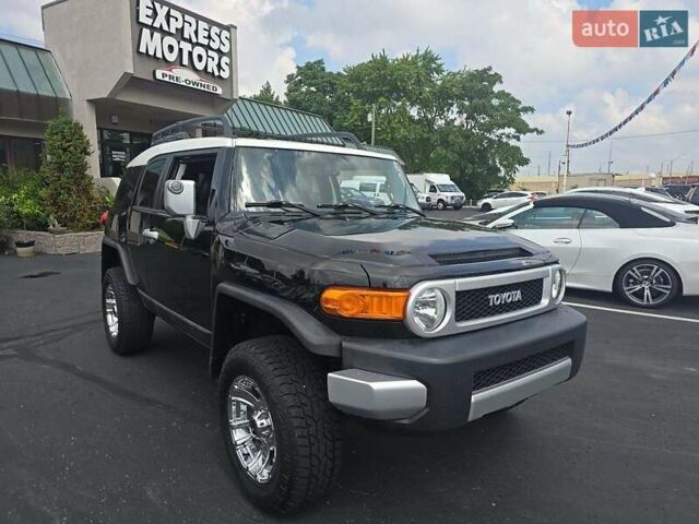 Черный Тойота ФЖ Крузер, объемом двигателя 4 л и пробегом 177 тыс. км за 16000 $, фото 1 на Automoto.ua