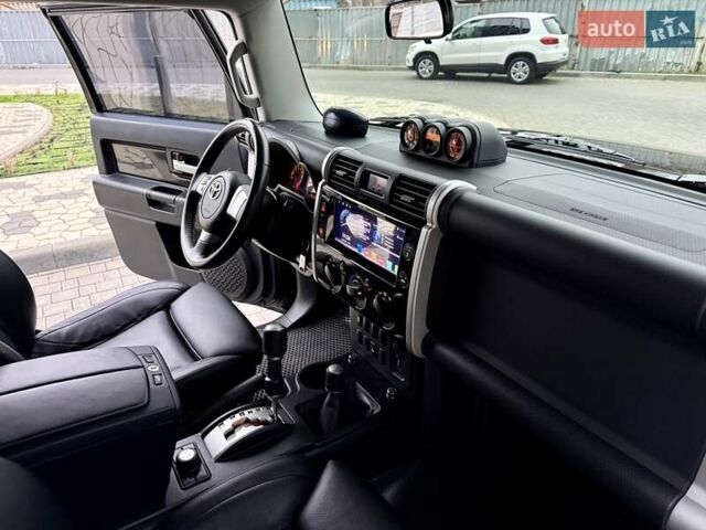 Черный Тойота ФЖ Крузер, объемом двигателя 4 л и пробегом 137 тыс. км за 40900 $, фото 64 на Automoto.ua