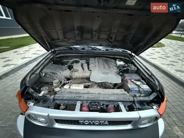 Черный Тойота ФЖ Крузер, объемом двигателя 4 л и пробегом 137 тыс. км за 40900 $, фото 70 на Automoto.ua