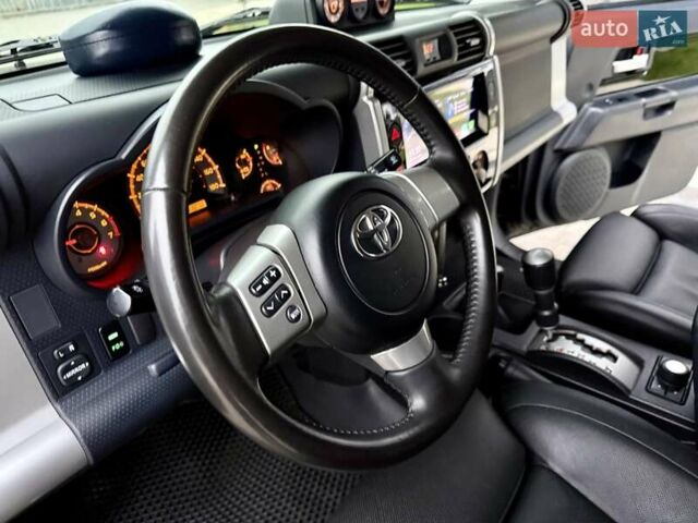 Черный Тойота ФЖ Крузер, объемом двигателя 4 л и пробегом 137 тыс. км за 40900 $, фото 49 на Automoto.ua