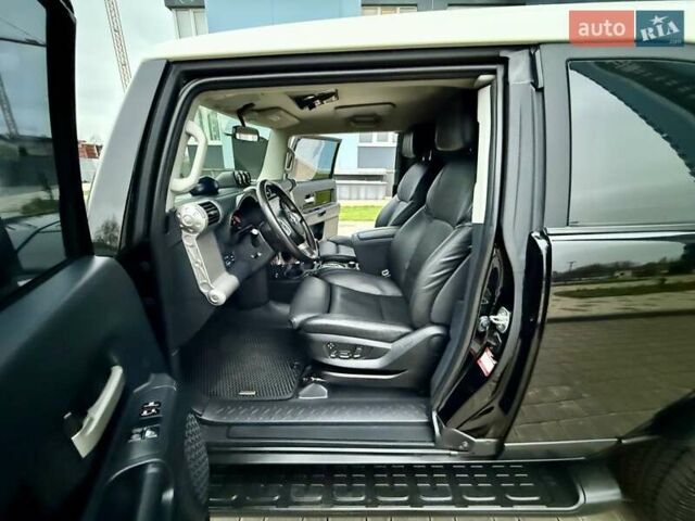 Черный Тойота ФЖ Крузер, объемом двигателя 4 л и пробегом 137 тыс. км за 40900 $, фото 52 на Automoto.ua