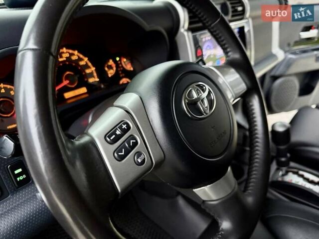 Черный Тойота ФЖ Крузер, объемом двигателя 4 л и пробегом 137 тыс. км за 40900 $, фото 44 на Automoto.ua