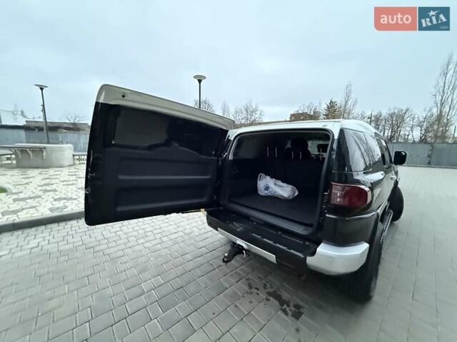 Черный Тойота ФЖ Крузер, объемом двигателя 4 л и пробегом 137 тыс. км за 40900 $, фото 71 на Automoto.ua