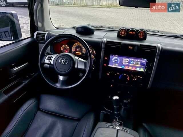 Черный Тойота ФЖ Крузер, объемом двигателя 4 л и пробегом 137 тыс. км за 40900 $, фото 54 на Automoto.ua