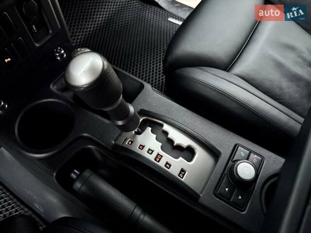 Черный Тойота ФЖ Крузер, объемом двигателя 4 л и пробегом 137 тыс. км за 40900 $, фото 46 на Automoto.ua