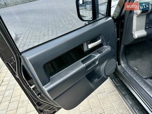 Черный Тойота ФЖ Крузер, объемом двигателя 4 л и пробегом 137 тыс. км за 40900 $, фото 50 на Automoto.ua