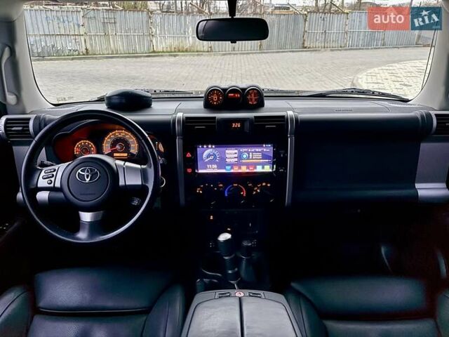 Черный Тойота ФЖ Крузер, объемом двигателя 4 л и пробегом 137 тыс. км за 40900 $, фото 53 на Automoto.ua