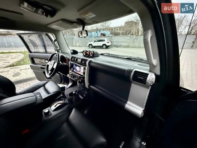 Черный Тойота ФЖ Крузер, объемом двигателя 4 л и пробегом 137 тыс. км за 40900 $, фото 35 на Automoto.ua