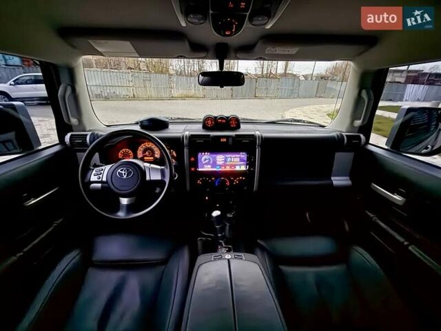 Черный Тойота ФЖ Крузер, объемом двигателя 4 л и пробегом 137 тыс. км за 40900 $, фото 58 на Automoto.ua