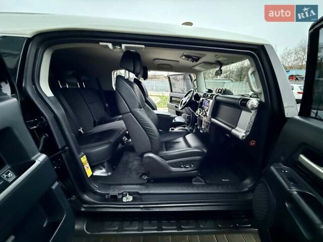 Черный Тойота ФЖ Крузер, объемом двигателя 4 л и пробегом 137 тыс. км за 40900 $, фото 31 на Automoto.ua