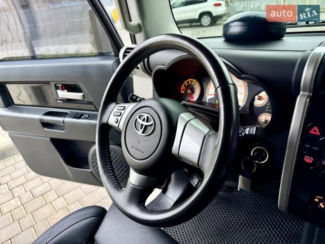 Черный Тойота ФЖ Крузер, объемом двигателя 4 л и пробегом 137 тыс. км за 40900 $, фото 36 на Automoto.ua