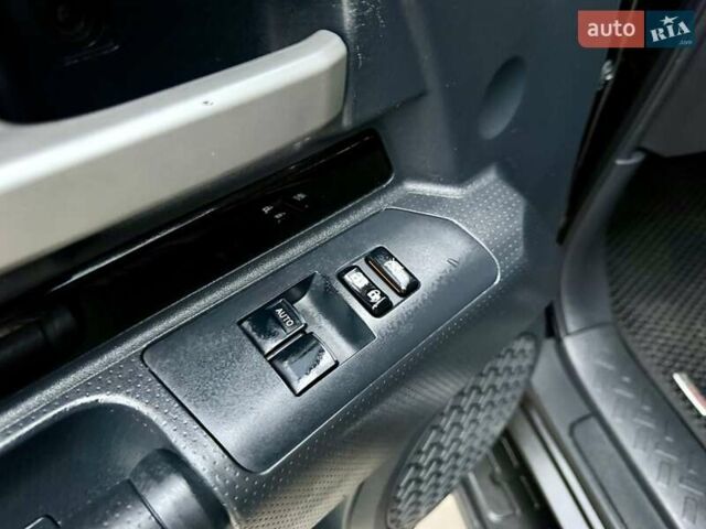 Черный Тойота ФЖ Крузер, объемом двигателя 4 л и пробегом 137 тыс. км за 40900 $, фото 51 на Automoto.ua