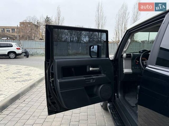 Черный Тойота ФЖ Крузер, объемом двигателя 4 л и пробегом 137 тыс. км за 40900 $, фото 76 на Automoto.ua