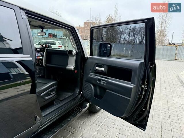 Черный Тойота ФЖ Крузер, объемом двигателя 4 л и пробегом 137 тыс. км за 40900 $, фото 43 на Automoto.ua