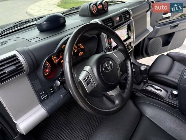 Черный Тойота ФЖ Крузер, объемом двигателя 4 л и пробегом 137 тыс. км за 40900 $, фото 77 на Automoto.ua