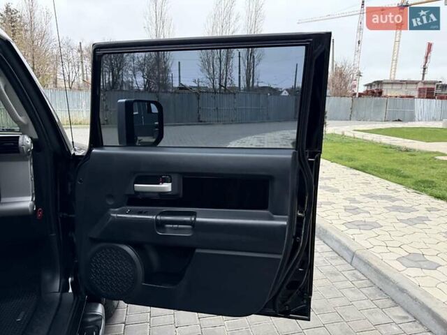 Черный Тойота ФЖ Крузер, объемом двигателя 4 л и пробегом 137 тыс. км за 40900 $, фото 78 на Automoto.ua