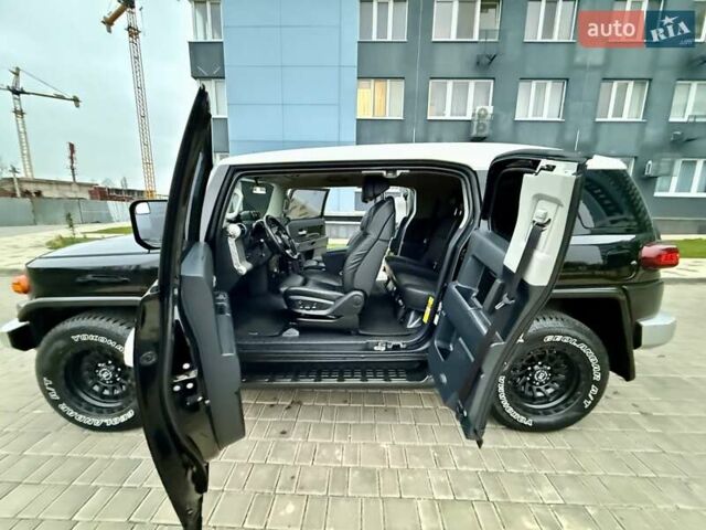 Черный Тойота ФЖ Крузер, объемом двигателя 4 л и пробегом 137 тыс. км за 40900 $, фото 32 на Automoto.ua