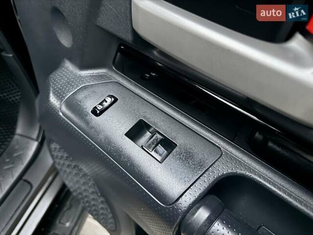 Черный Тойота ФЖ Крузер, объемом двигателя 4 л и пробегом 137 тыс. км за 40900 $, фото 63 на Automoto.ua