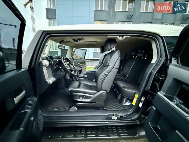 Черный Тойота ФЖ Крузер, объемом двигателя 4 л и пробегом 137 тыс. км за 40900 $, фото 33 на Automoto.ua