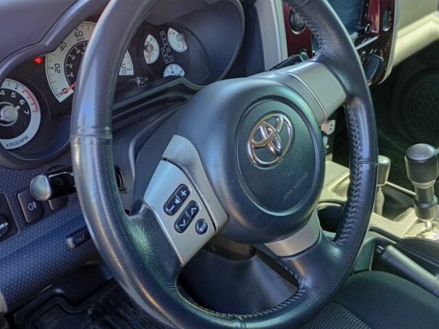 Красный Тойота ФЖ Крузер, объемом двигателя 4 л и пробегом 245 тыс. км за 19500 $, фото 9 на Automoto.ua