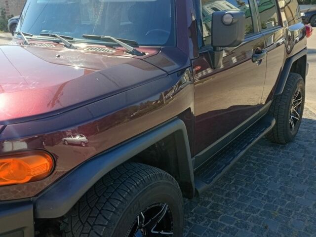 Красный Тойота ФЖ Крузер, объемом двигателя 4 л и пробегом 245 тыс. км за 19500 $, фото 2 на Automoto.ua