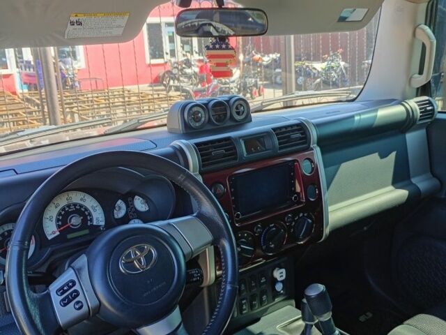 Красный Тойота ФЖ Крузер, объемом двигателя 4 л и пробегом 245 тыс. км за 19500 $, фото 11 на Automoto.ua