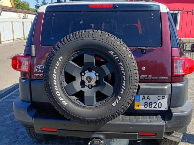 Красный Тойота ФЖ Крузер, объемом двигателя 4 л и пробегом 245 тыс. км за 19500 $, фото 3 на Automoto.ua