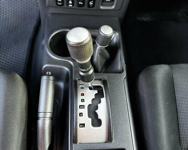 Червоний Тойота ФЖ Крузер, об'ємом двигуна 3.96 л та пробігом 193 тис. км за 29300 $, фото 5 на Automoto.ua