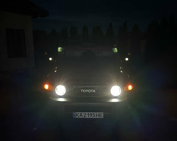 Червоний Тойота ФЖ Крузер, об'ємом двигуна 3.96 л та пробігом 189 тис. км за 31500 $, фото 24 на Automoto.ua