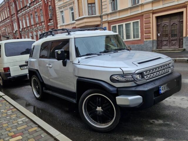 Тойота ФЖ Крузер, объемом двигателя 4 л и пробегом 176 тыс. км за 16500 $, фото 1 на Automoto.ua
