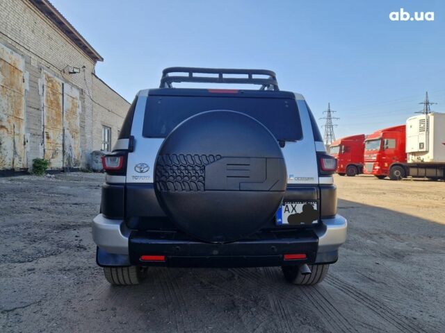 Тойота ФЖ Крузер, объемом двигателя 4 л и пробегом 176 тыс. км за 16500 $, фото 3 на Automoto.ua