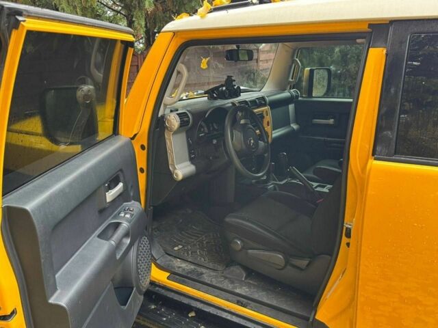 Желтый Тойота ФЖ Крузер, объемом двигателя 4 л и пробегом 200 тыс. км за 22000 $, фото 6 на Automoto.ua