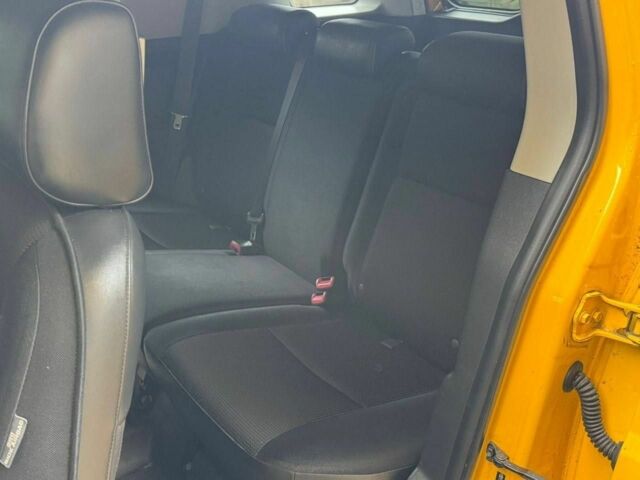 Желтый Тойота ФЖ Крузер, объемом двигателя 4 л и пробегом 200 тыс. км за 22000 $, фото 5 на Automoto.ua