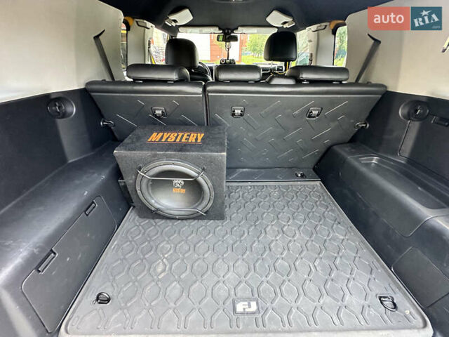 Желтый Тойота ФЖ Крузер, объемом двигателя 3.96 л и пробегом 161 тыс. км за 25900 $, фото 29 на Automoto.ua