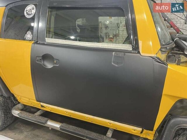 Желтый Тойота ФЖ Крузер, объемом двигателя 3.96 л и пробегом 161 тыс. км за 25900 $, фото 38 на Automoto.ua