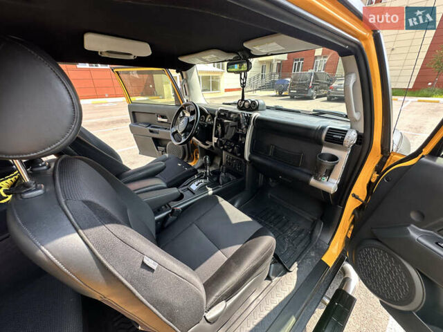 Желтый Тойота ФЖ Крузер, объемом двигателя 3.96 л и пробегом 161 тыс. км за 25900 $, фото 17 на Automoto.ua